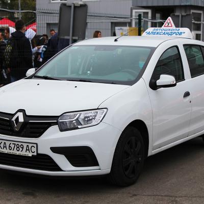 Renault Sandero 1
